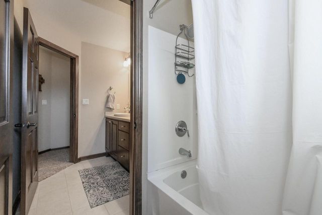 W328S8845 Oak Tree DRIVE, Mukwonago, WI 53149