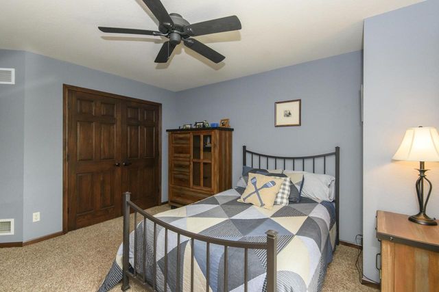 W328S8845 Oak Tree DRIVE, Mukwonago, WI 53149