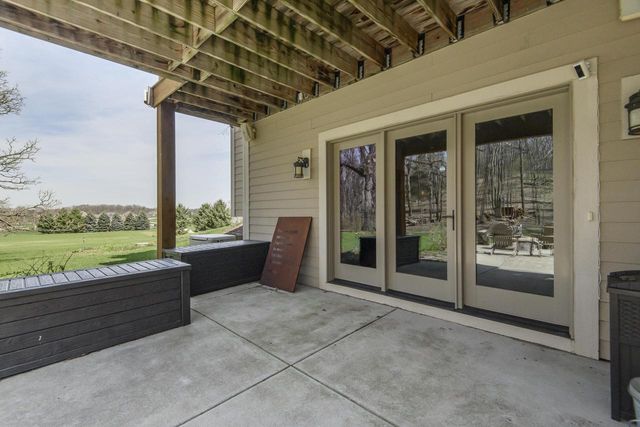 W328S8845 Oak Tree DRIVE, Mukwonago, WI 53149