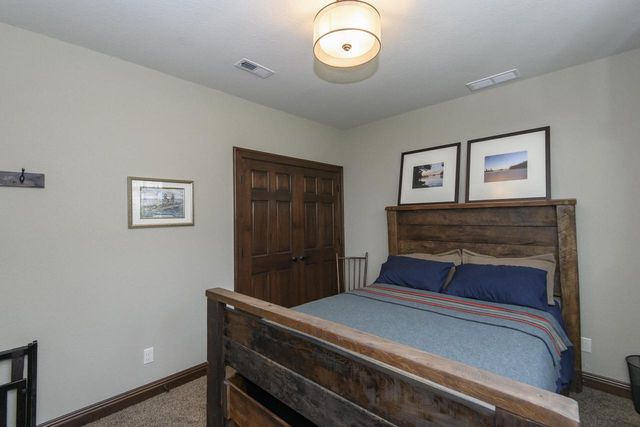 W328S8845 Oak Tree DRIVE, Mukwonago, WI 53149