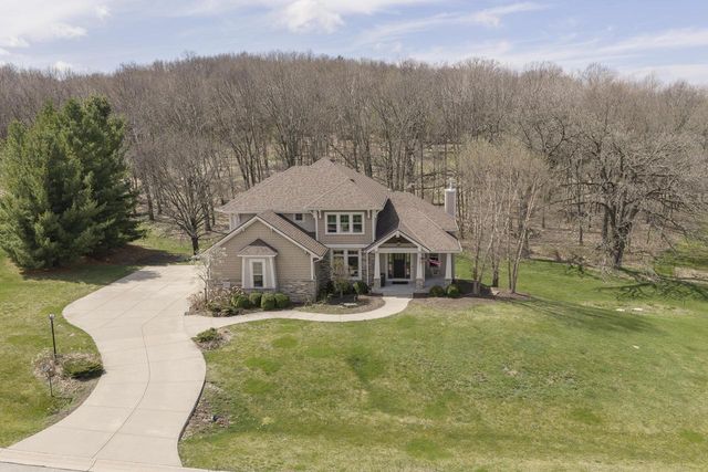 W328S8845 Oak Tree DRIVE, Mukwonago, WI 53149
