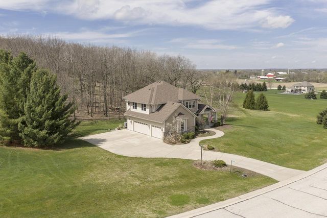 W328S8845 Oak Tree DRIVE, Mukwonago, WI 53149