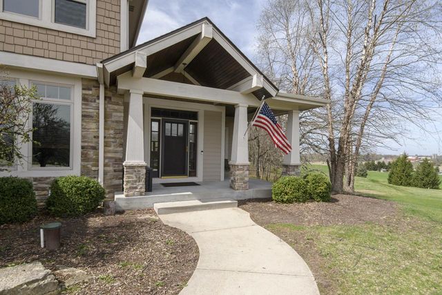 W328S8845 Oak Tree DRIVE, Mukwonago, WI 53149
