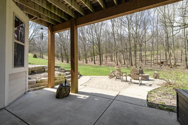 W328S8845 Oak Tree DRIVE, Mukwonago, WI 53149