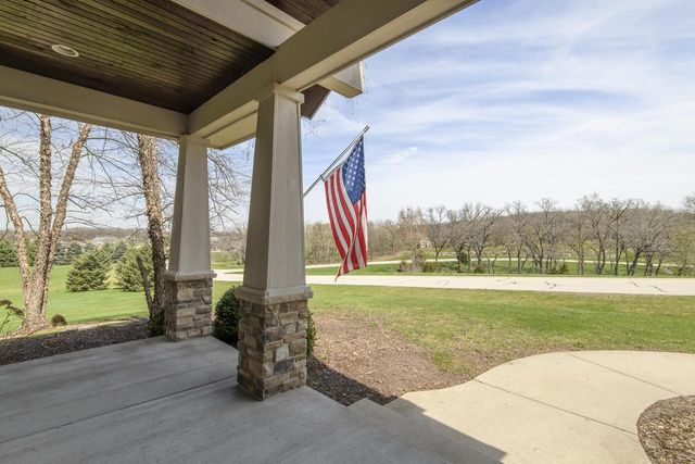 W328S8845 Oak Tree DRIVE, Mukwonago, WI 53149
