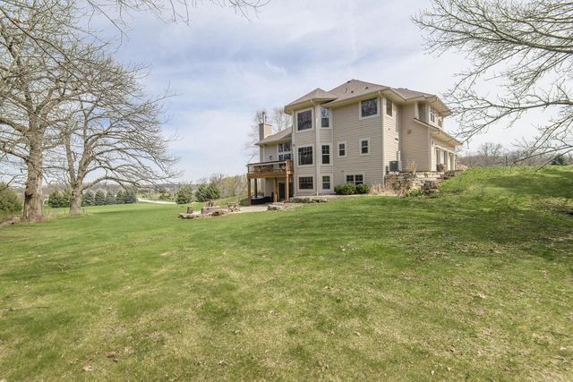 W328S8845 Oak Tree DRIVE, Mukwonago, WI 53149