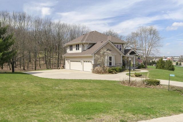 W328S8845 Oak Tree DRIVE, Mukwonago, WI 53149