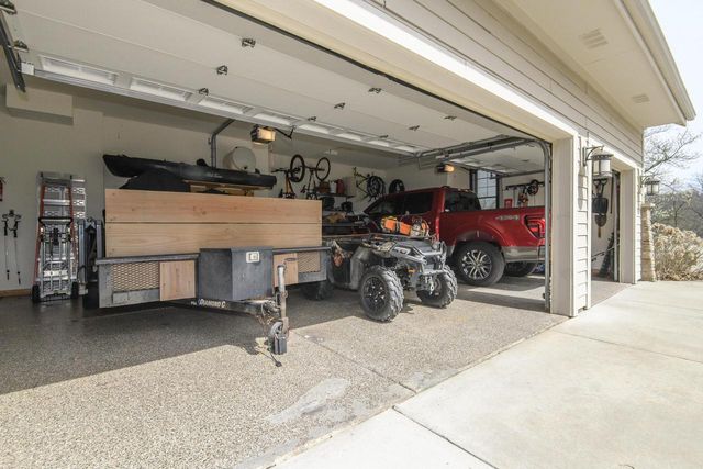 W328S8845 Oak Tree DRIVE, Mukwonago, WI 53149