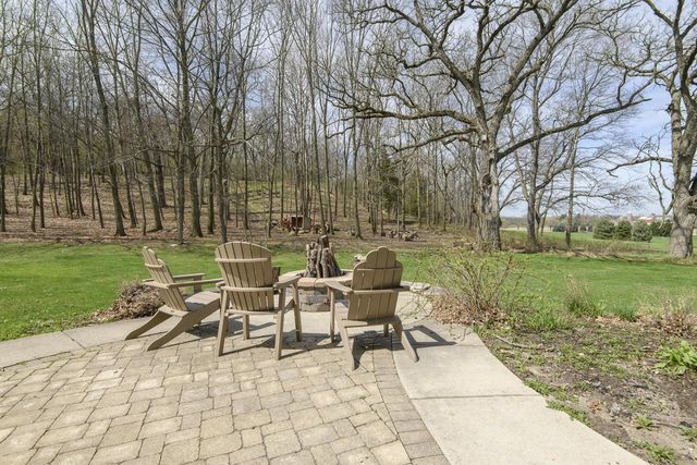 W328S8845 Oak Tree DRIVE, Mukwonago, WI 53149