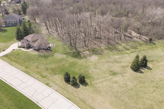 W328S8845 Oak Tree DRIVE, Mukwonago, WI 53149