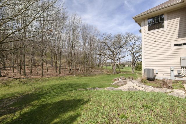 W328S8845 Oak Tree DRIVE, Mukwonago, WI 53149