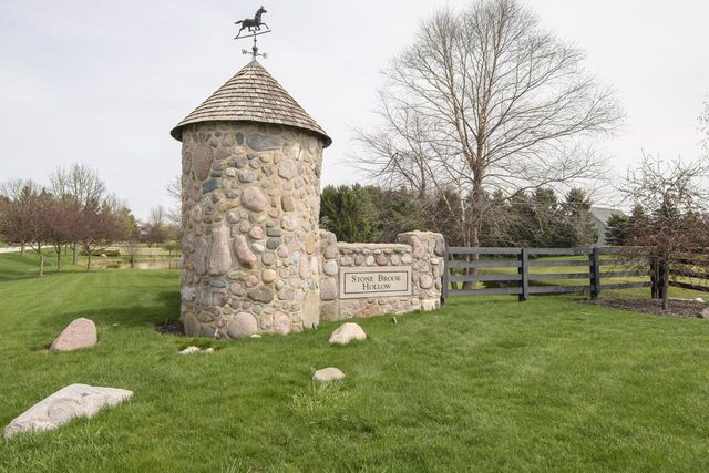 W328S8845 Oak Tree DRIVE, Mukwonago, WI 53149