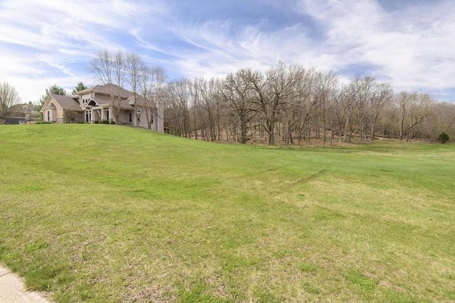W328S8845 Oak Tree DRIVE, Mukwonago, WI 53149