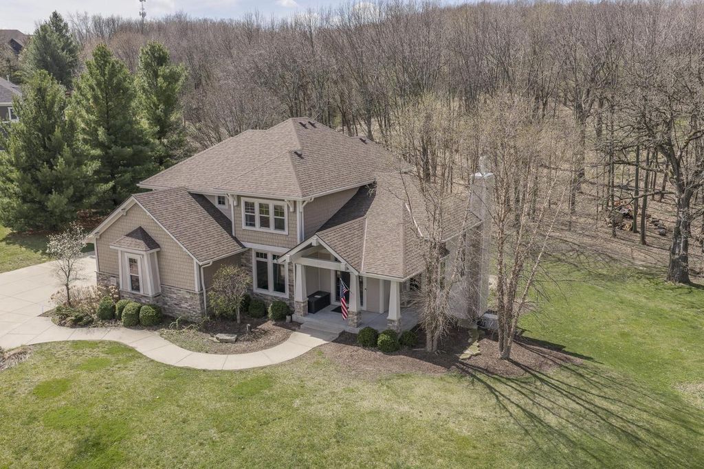 W328S8845 Oak Tree DRIVE, Mukwonago, WI 53149