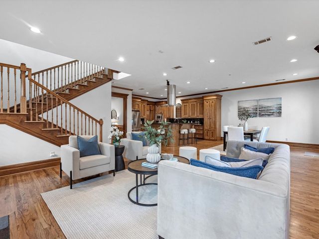 6114 Truro Street, Houston, TX 77007