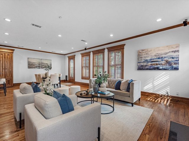 6114 Truro Street, Houston, TX 77007