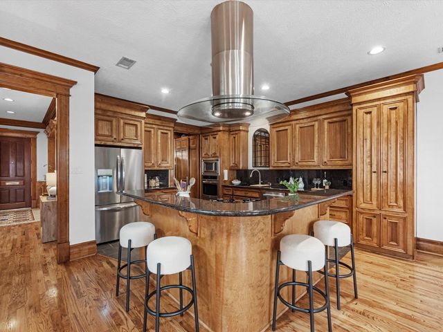 6114 Truro Street, Houston, TX 77007