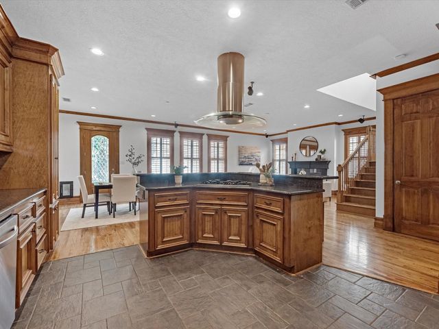 6114 Truro Street, Houston, TX 77007