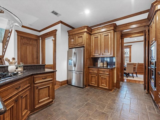 6114 Truro Street, Houston, TX 77007