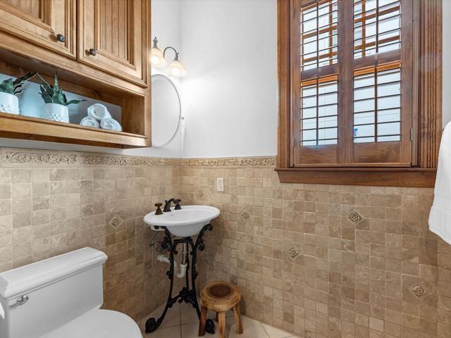 6114 Truro Street, Houston, TX 77007