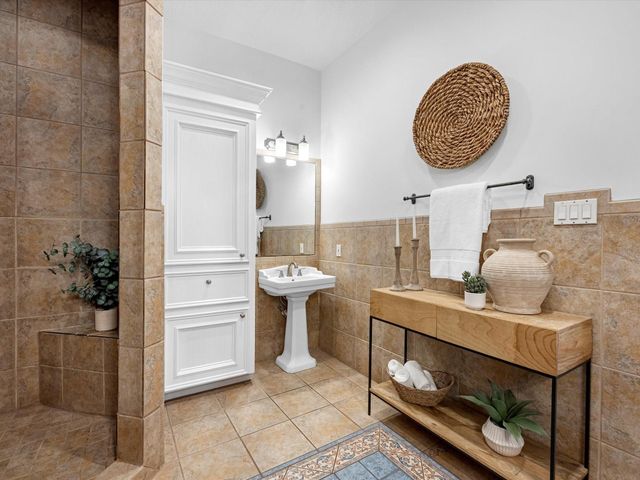 6114 Truro Street, Houston, TX 77007