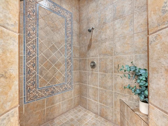 6114 Truro Street, Houston, TX 77007