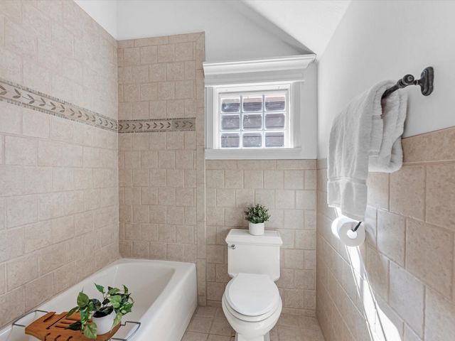 6114 Truro Street, Houston, TX 77007