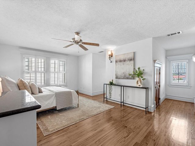 6114 Truro Street, Houston, TX 77007