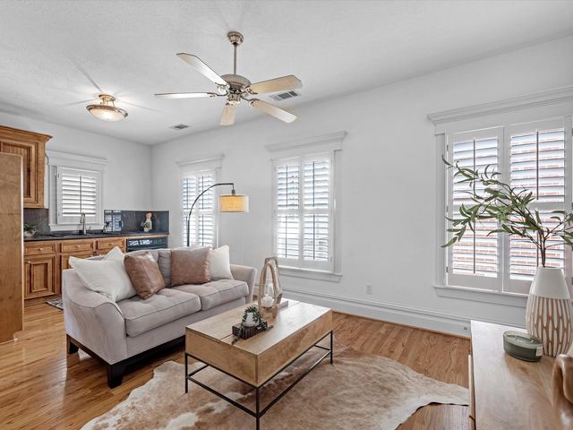 6114 Truro Street, Houston, TX 77007