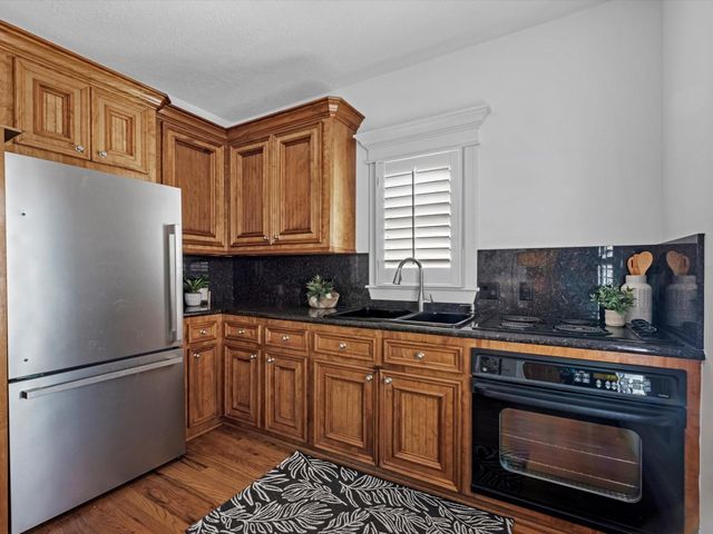 6114 Truro Street, Houston, TX 77007