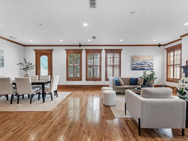 6114 Truro Street, Houston, TX 77007