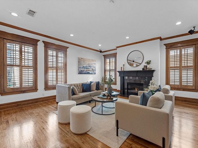 6114 Truro Street, Houston, TX 77007