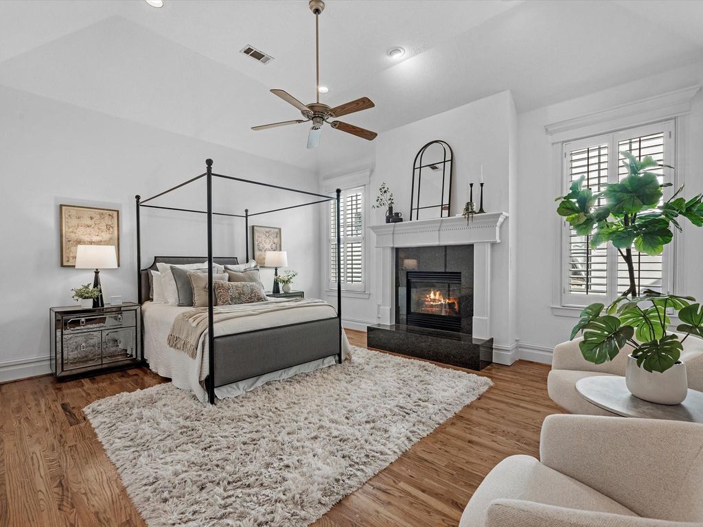 6114 Truro Street, Houston, TX 77007