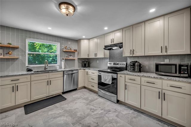 145 Hall Drive, Wadsworth, OH 44281