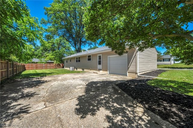 145 Hall Drive, Wadsworth, OH 44281