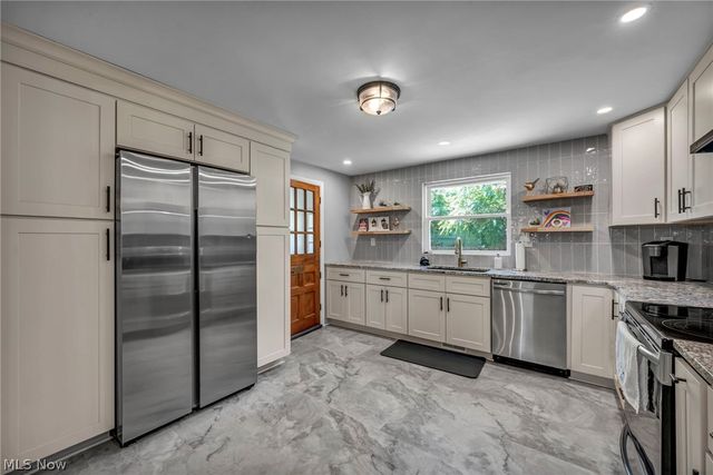 145 Hall Drive, Wadsworth, OH 44281
