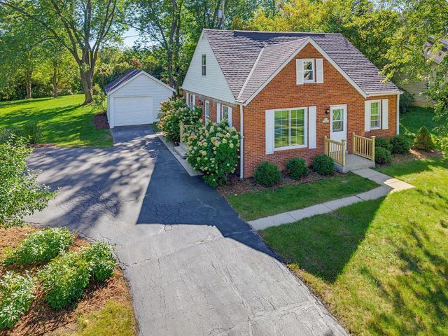 S64W19049 School DRIVE, Muskego, WI 53150