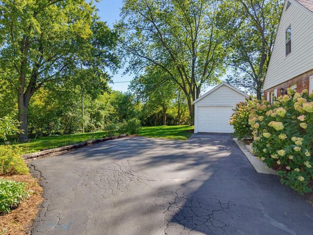 S64W19049 School DRIVE, Muskego, WI 53150