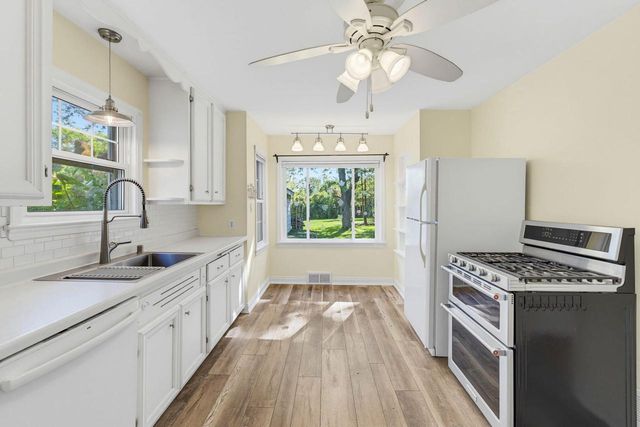 S64W19049 School DRIVE, Muskego, WI 53150
