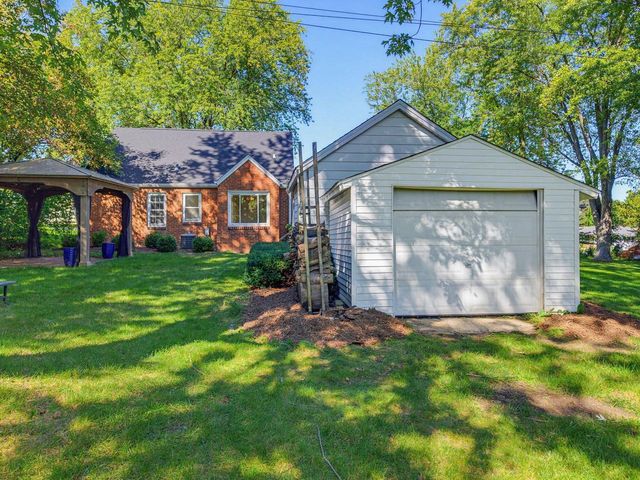 S64W19049 School DRIVE, Muskego, WI 53150