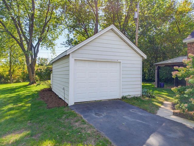 S64W19049 School DRIVE, Muskego, WI 53150