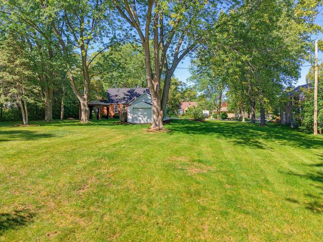 S64W19049 School DRIVE, Muskego, WI 53150