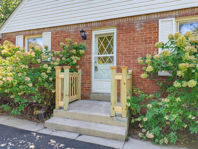S64W19049 School DRIVE, Muskego, WI 53150