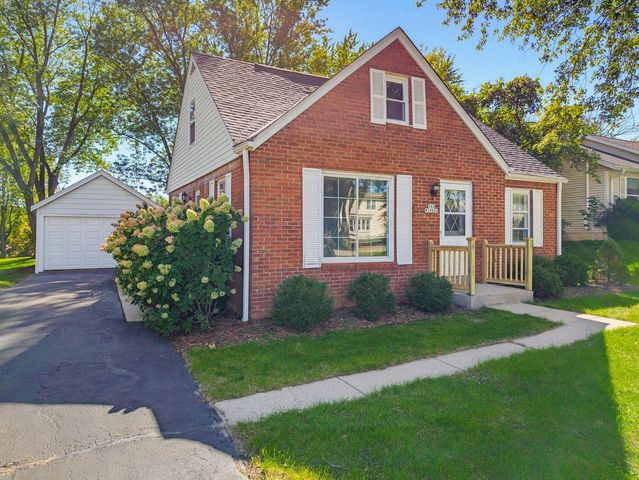 S64W19049 School DRIVE, Muskego, WI 53150
