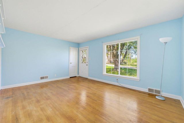 S64W19049 School DRIVE, Muskego, WI 53150