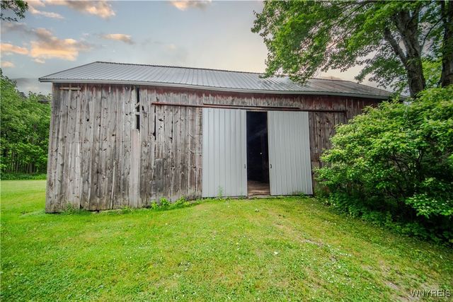 5851 Bowmiller Road, Lockport Town, NY 14094