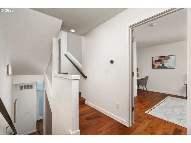 1661 Se TENINO St, Portland, OR 97202