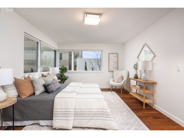 1661 Se TENINO St, Portland, OR 97202