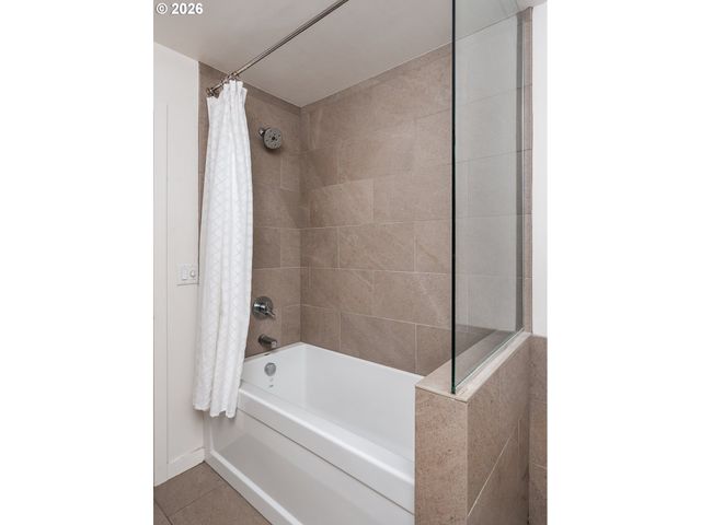 1661 Se TENINO St, Portland, OR 97202