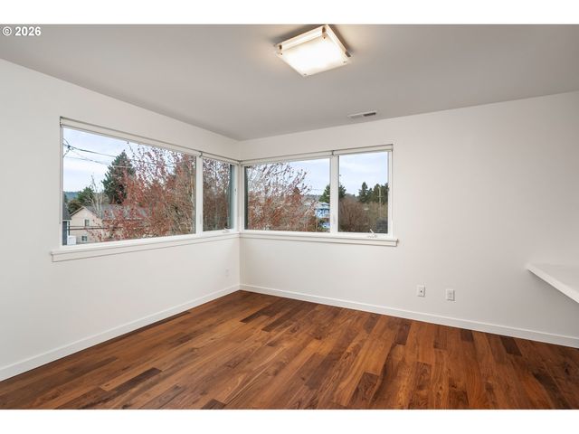 1661 Se TENINO St, Portland, OR 97202